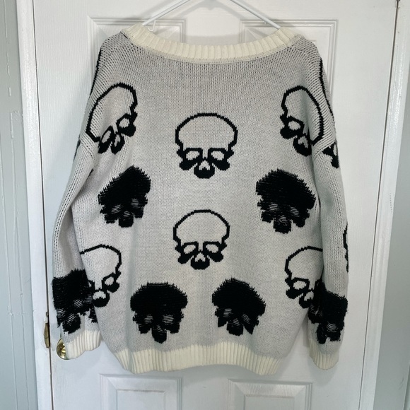 Skull Sweater - Picture 2 of 2